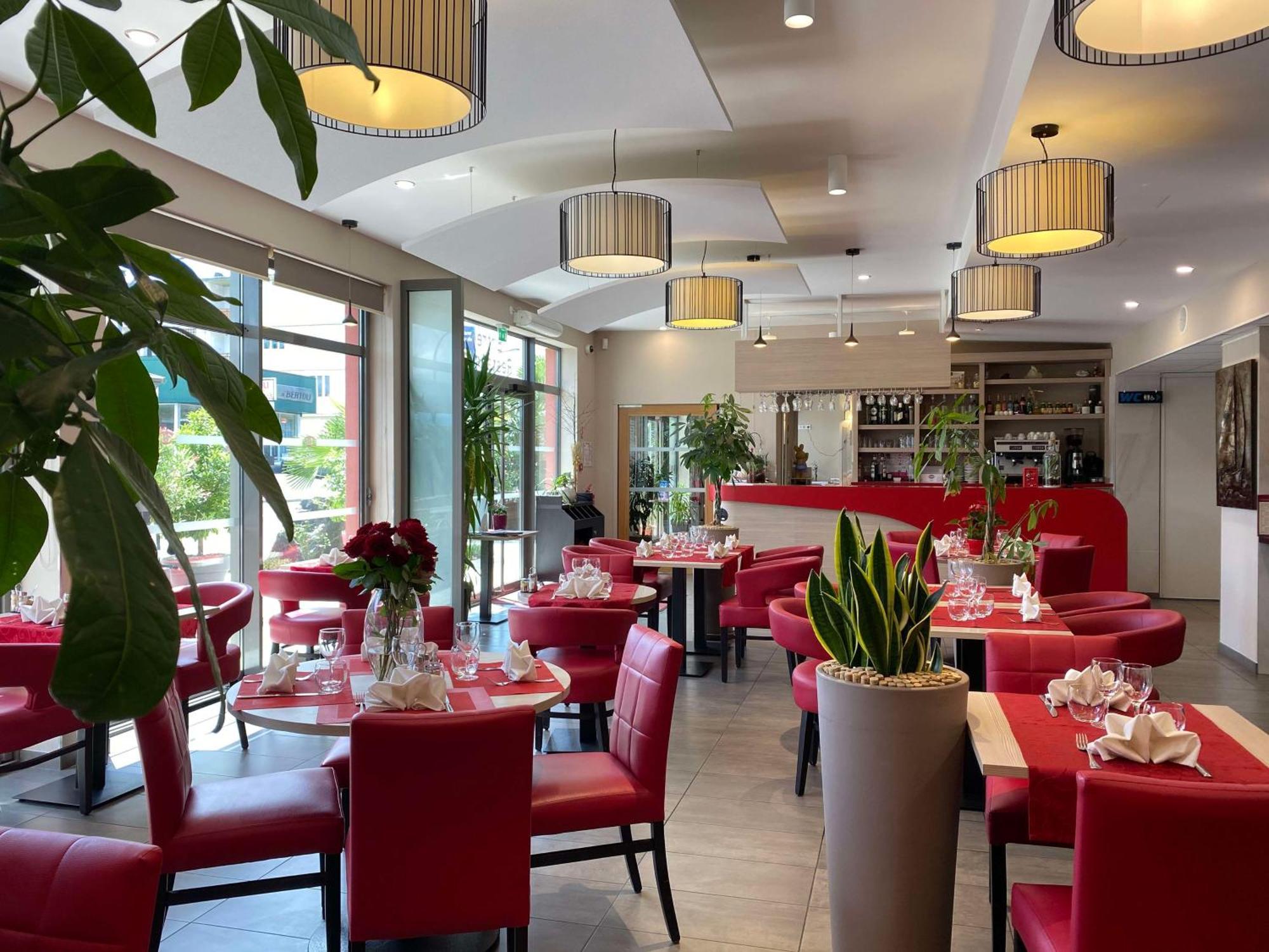 Brit Hotel Brive La Gaillarde - Restaurant La Limousine Malemort Экстерьер фото